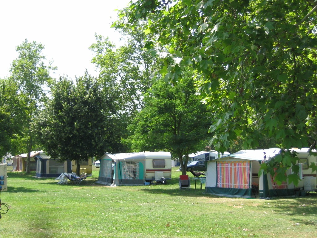 Camping Camp Des Gorges De L'allier Langeac